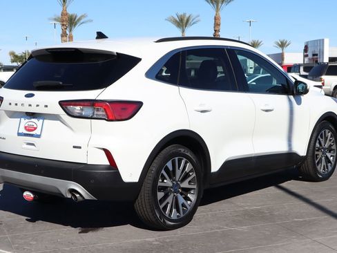 Used 2020 Ford Escape Titanium image 5