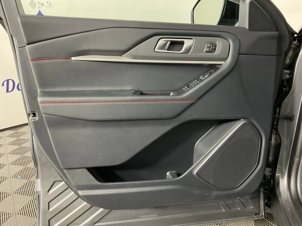 New 2026 Ford Explorer ST-Line w/ ST-Line Street Pack RWD image 12