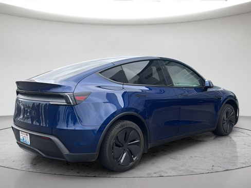 Used 2026 Tesla Model Y Long Range RWD image 7