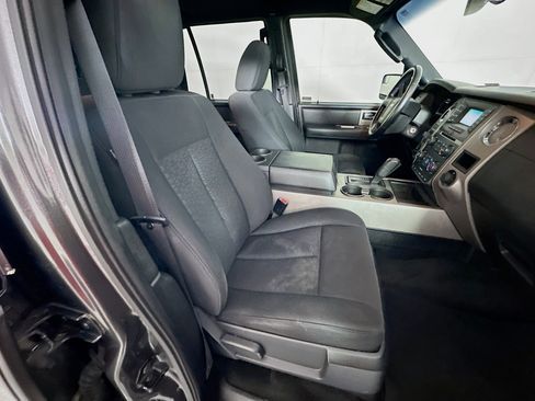 Used 2017 Ford Expedition XLT image 29