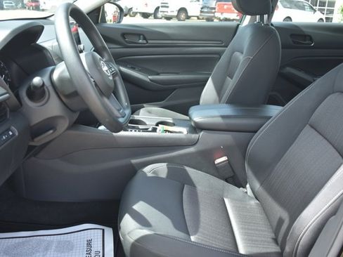 Used 2025 Nissan Altima 2.5 S FWD image 12