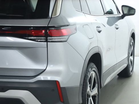 Certified 2025 Volkswagen Tiguan SE image 44