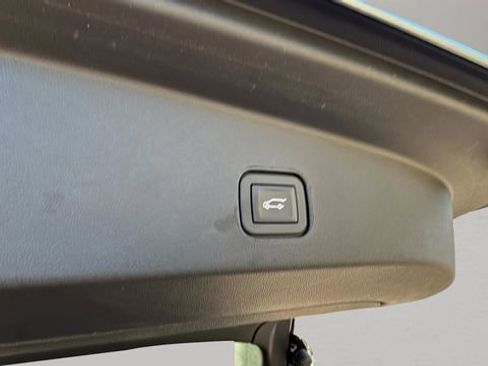 Used 2025 Cadillac Lyriq Sport image 38