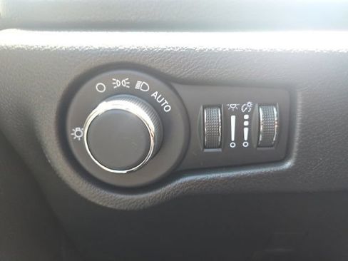 New 2027 Chrysler Pacifica Select AWD/4WD image 11