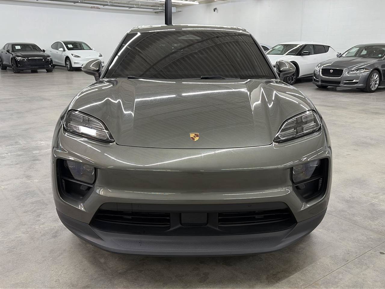 Used 2025 Porsche Macan Electric w/ Premium Package RWD image 3