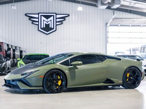Used 2023 Lamborghini Huracan Tecnica image 1