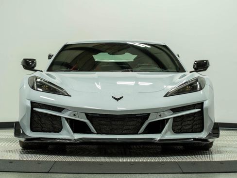 Used 2023 Chevrolet Corvette Z06 w/ Z07 Performance Package RWD image 4
