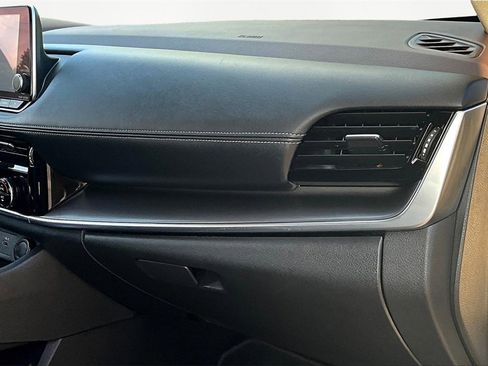 Used 2022 Nissan Rogue SV image 17