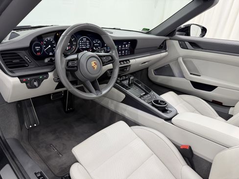Certified 2022 Porsche 911 Targa 4S image 4