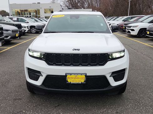 Used 2023 Jeep Grand Cherokee Altitude image 2