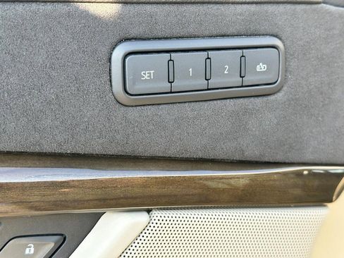 Used 2020 Cadillac Escalade Luxury AWD/4WD image 23