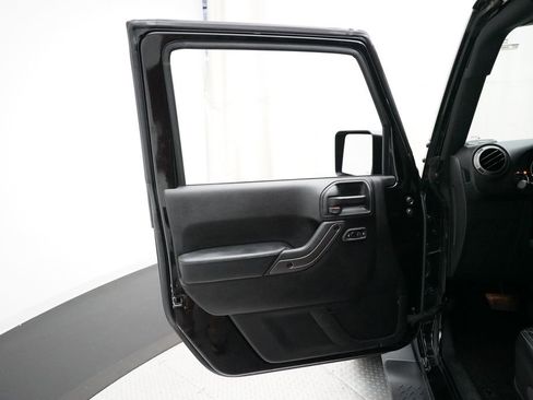 Used 2018 Jeep Wrangler Unlimited Sahara AWD/4WD image 26