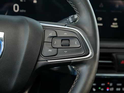 Used 2025 Buick Encore GX Avenir w/ Avenir Technology Package image 26