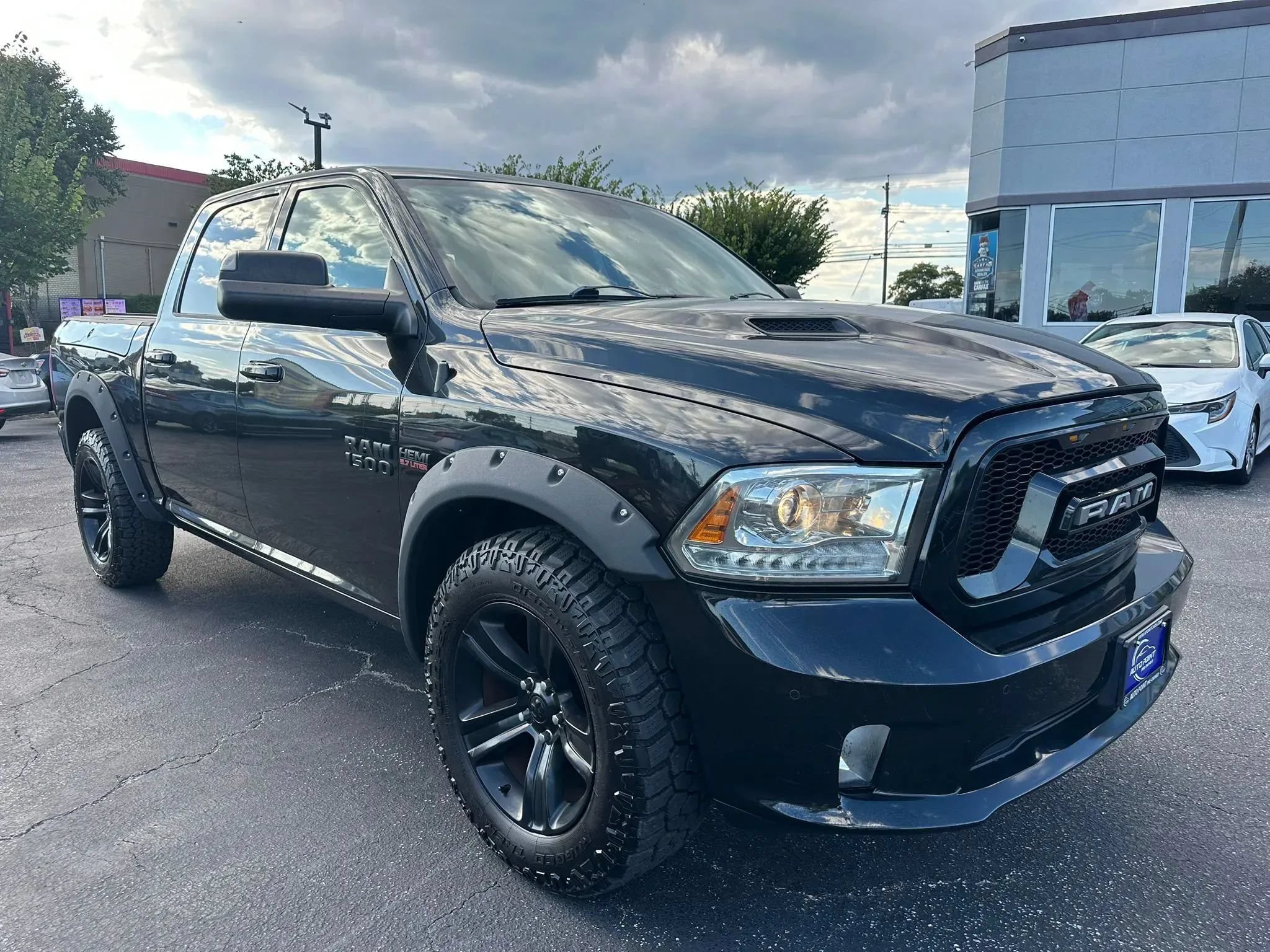 Used 2015 RAM 1500 Sport w/ Black Ram 1500 Sport Group AWD/4WD image 3