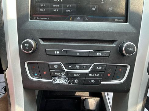 Used 2016 Ford Fusion SE FWD image 24