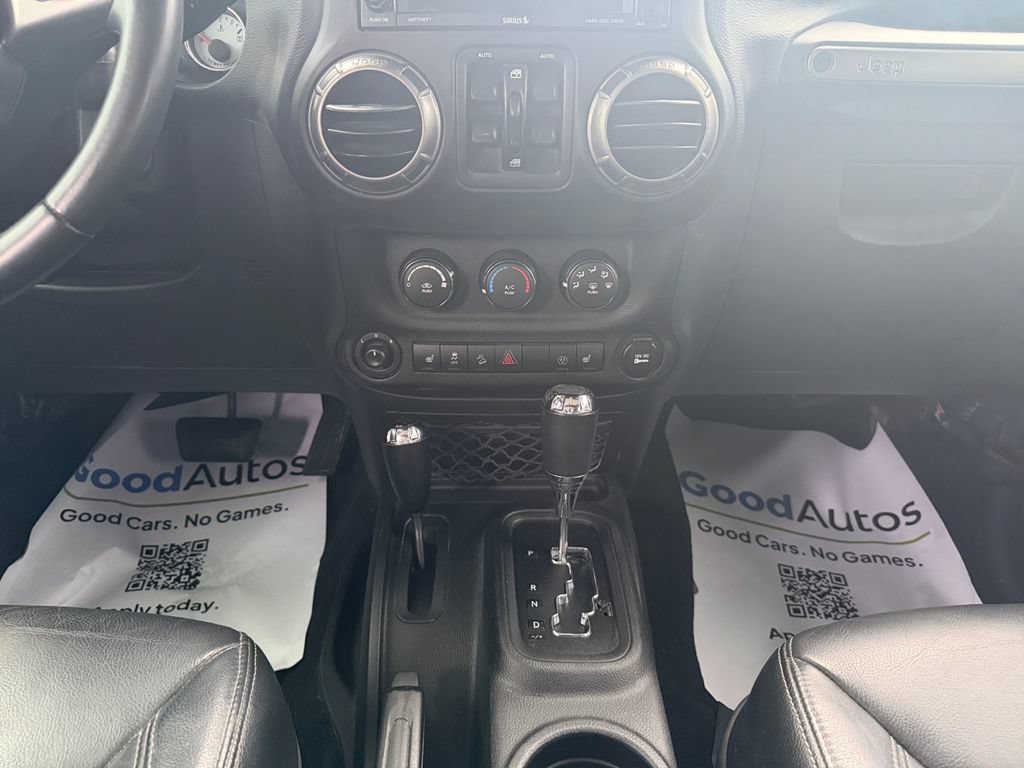 Used 2018 Jeep Wrangler Unlimited Sahara w/ Dual Top Group AWD/4WD image 20