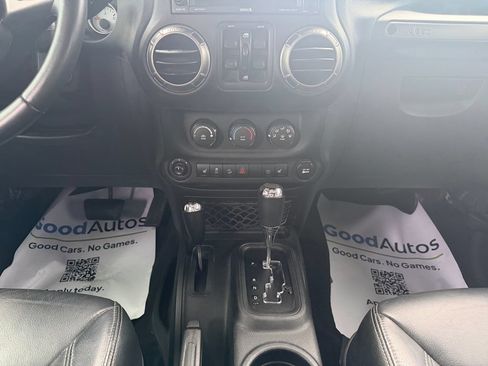Used 2018 Jeep Wrangler Unlimited Sahara w/ Dual Top Group AWD/4WD image 20