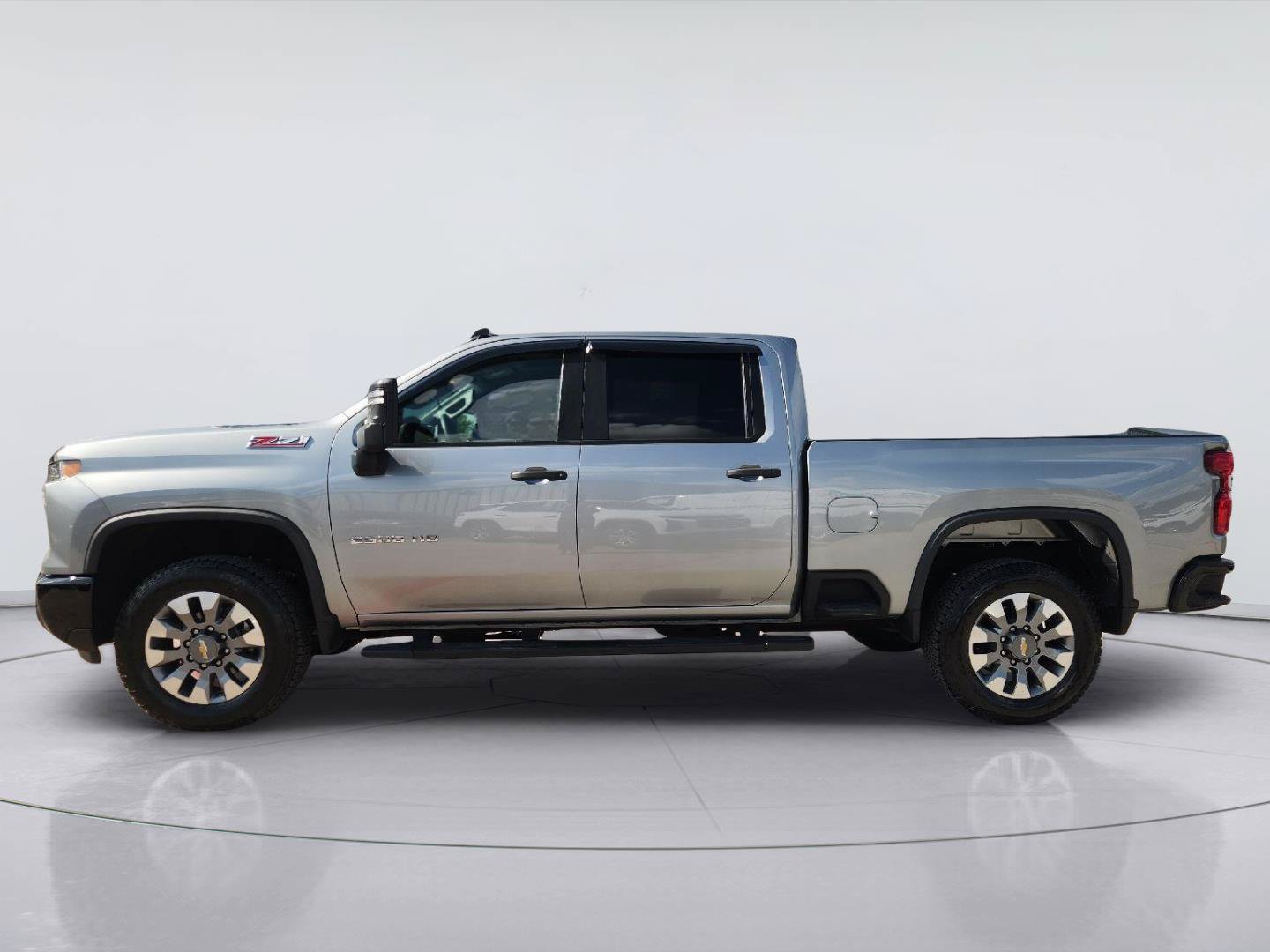 Used 2024 Chevrolet Silverado 2500 Custom w/ Custom Convenience Package AWD/4WD image 4