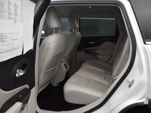 Used 2019 Jeep Cherokee Limited w/ Technology Group image 15