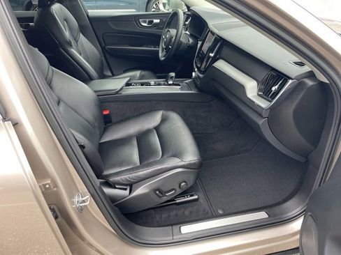 Certified 2023 Volvo XC60 B5 Core w/ Climate Package AWD/4WD image 13