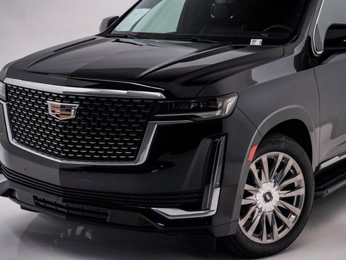 Used 2024 Cadillac Escalade Premium Luxury w/ Performance Package image 4