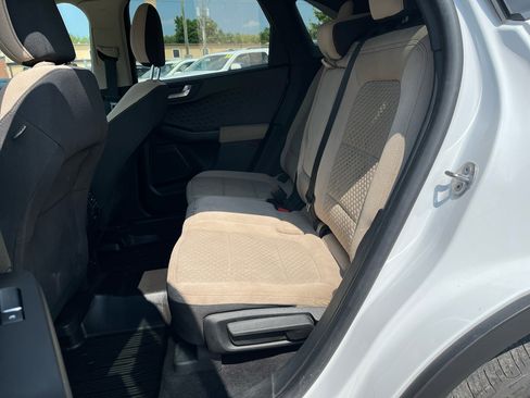 Used 2020 Ford Escape SE image 16