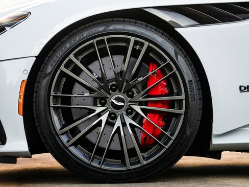 Used 2023 Aston Martin DBS Volante image 38