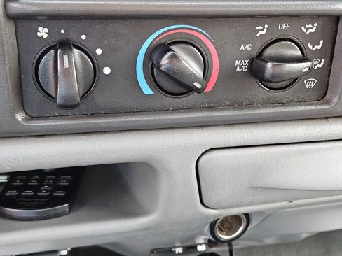 Used 2004 Ford F250 XLT image 23