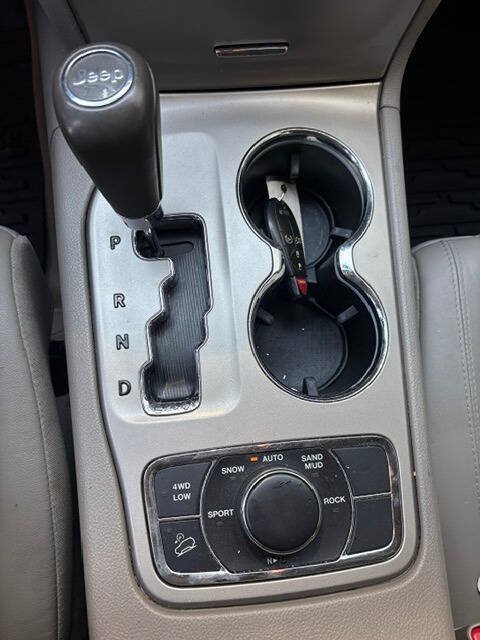 Used 2013 Jeep Grand Cherokee Laredo AWD/4WD image 6