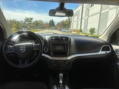 Used 2018 Dodge Journey SE image 9