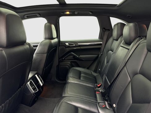Used 2016 Porsche Cayenne AWD/4WD image 38
