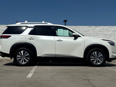 Used 2022 Nissan Pathfinder SL FWD image 3