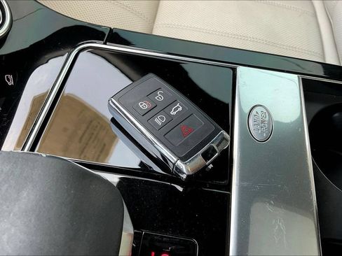 Used 2022 Land Rover Range Rover Velar R-Dynamic S AWD/4WD image 32