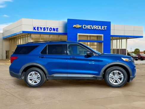 Used 2021 Ford Explorer XLT w/ Equipment Group 202A AWD/4WD image 8