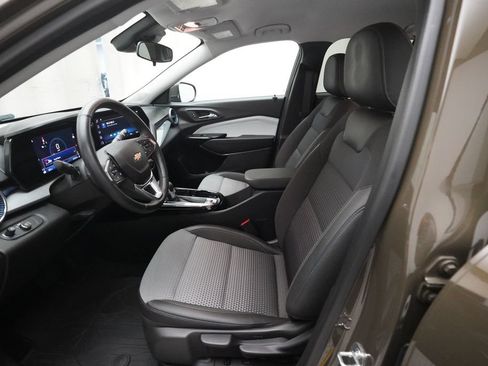 Used 2024 Chevrolet Trax LT w/ Driver Confidence Package FWD image 7