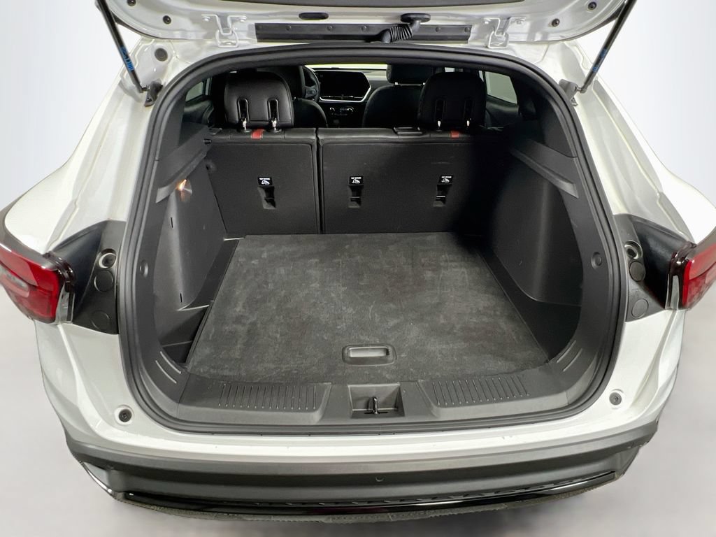Used 2025 Chevrolet Trax RS w/ Sunroof Package FWD image 24