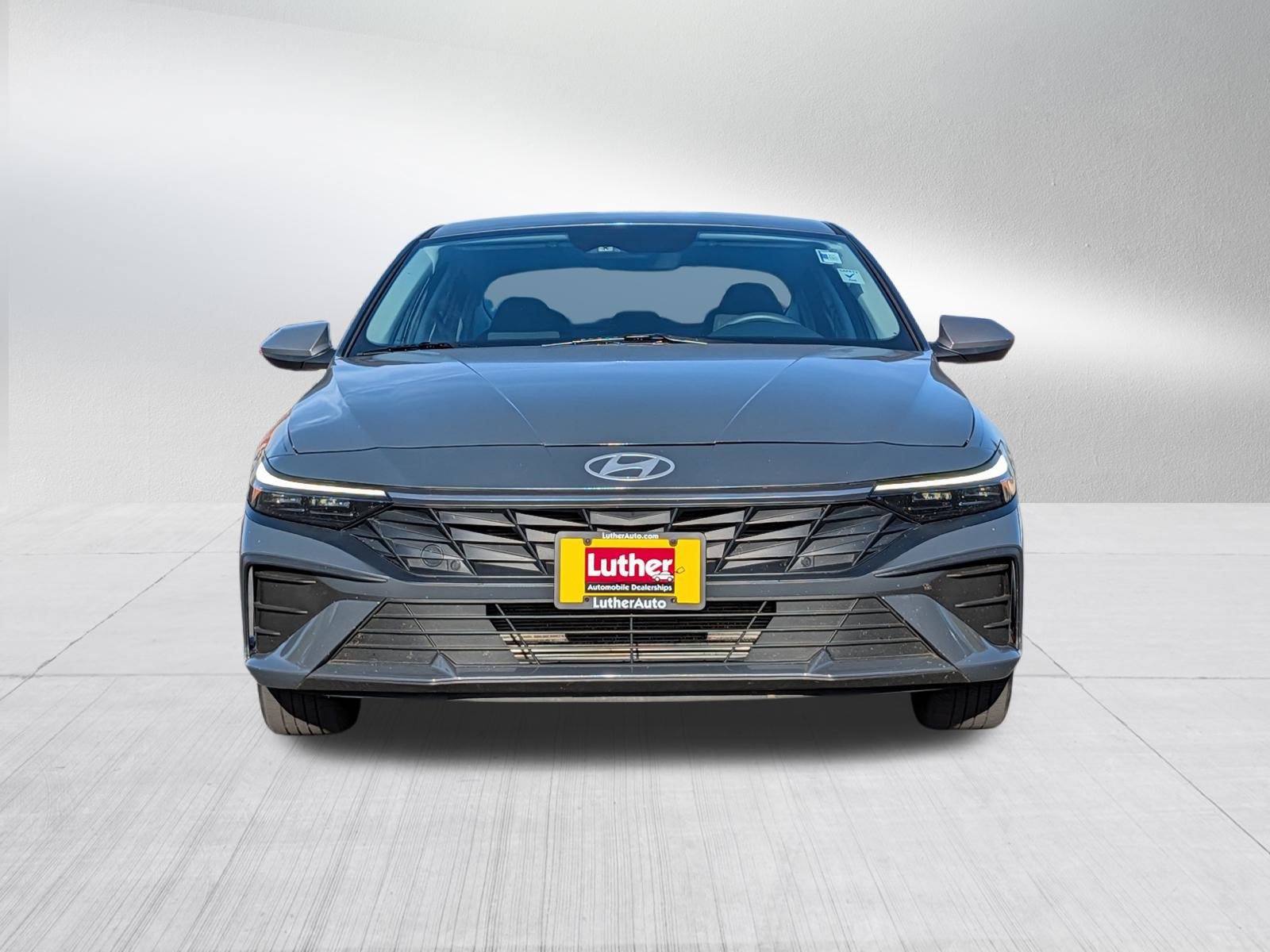 Used 2024 Hyundai Elantra SE FWD image 2