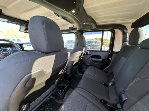 Certified 2024 Jeep Gladiator Mojave w/ Dual Top Group image 18