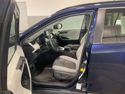 Used 2022 Toyota RAV4 XLE w/ Convenience Package AWD/4WD image 10