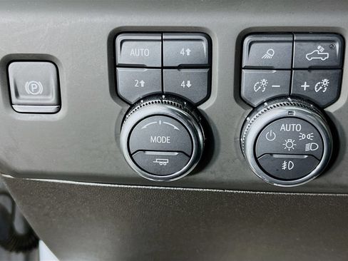 Used 2025 GMC Sierra 3500 Denali AWD/4WD image 13