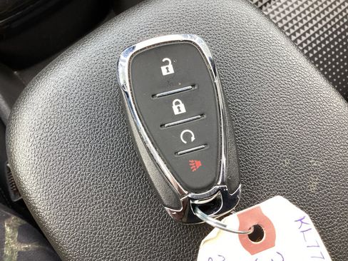 Used 2025 Chevrolet Trax LT image 32