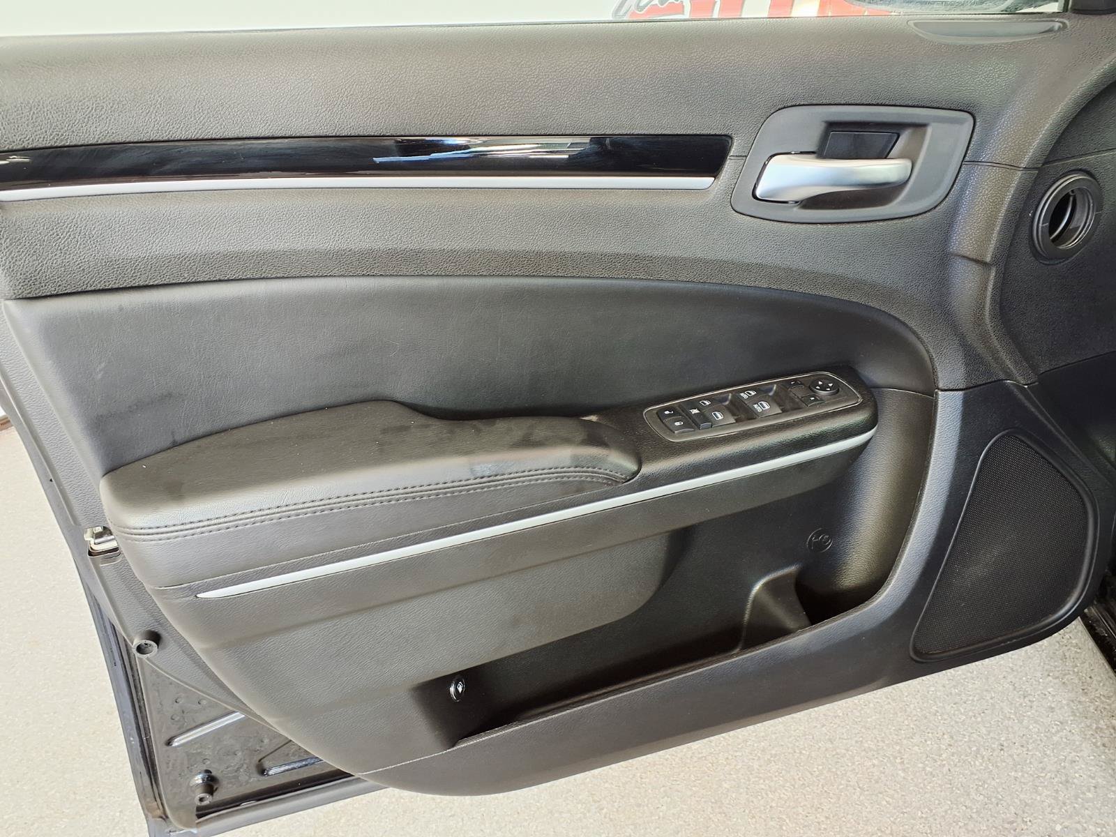 Used 2023 Chrysler 300 Touring RWD image 13