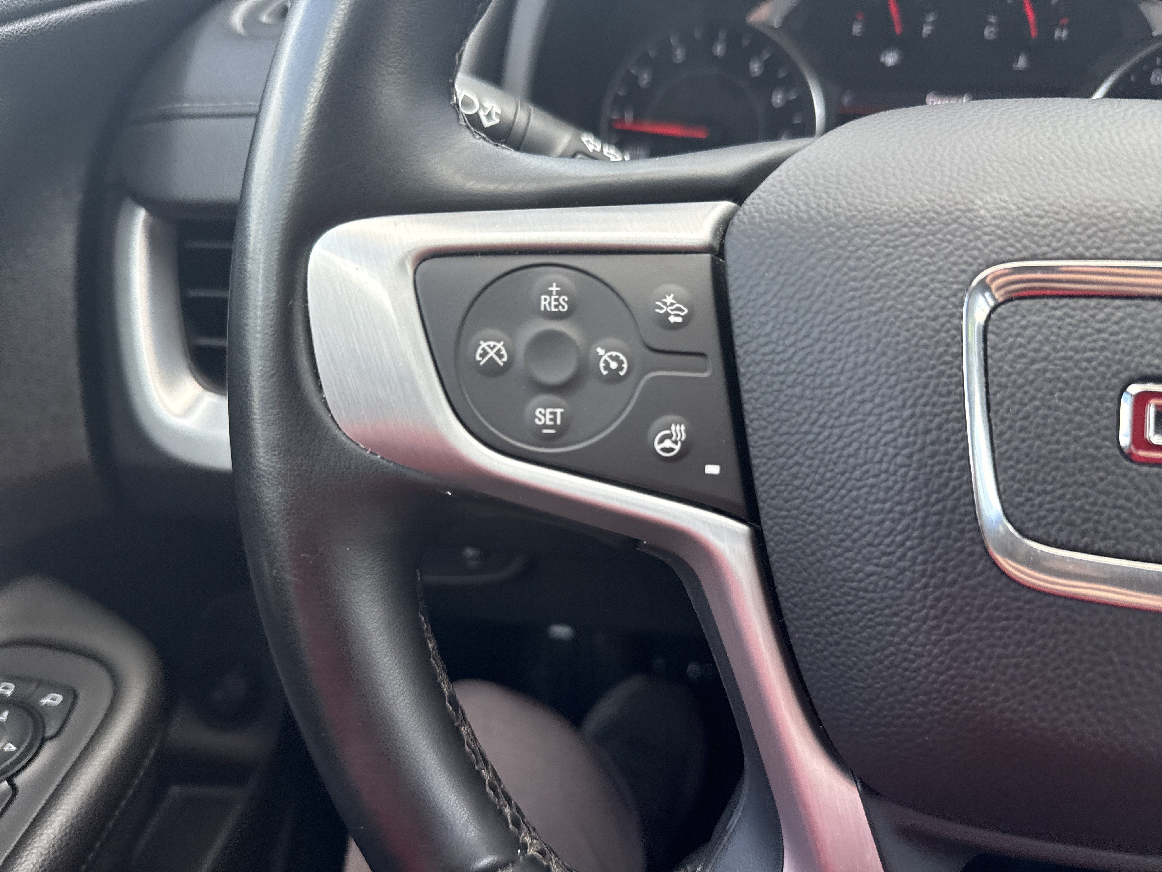 Used 2024 GMC Terrain SLT AWD/4WD image 19
