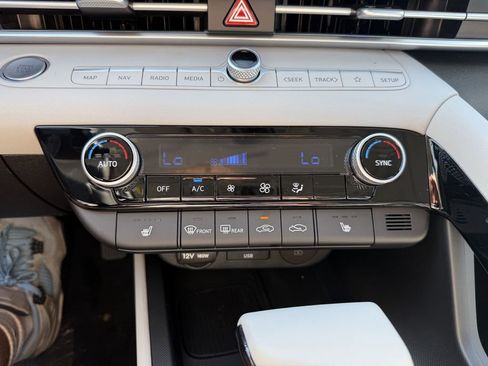 New 2025 Hyundai Elantra Limited FWD image 22