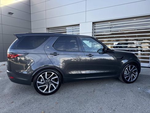 Used 2025 Land Rover Discovery S image 8