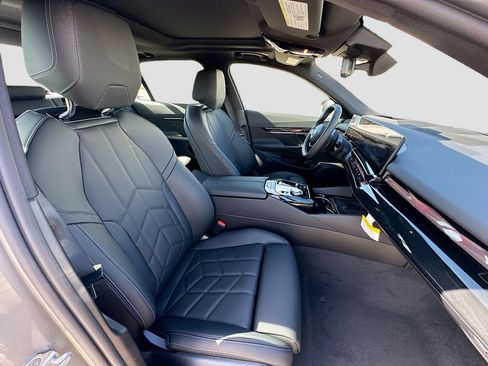New 2026 BMW 540i xDrive 540i xDrive w/ Premium Package image 23