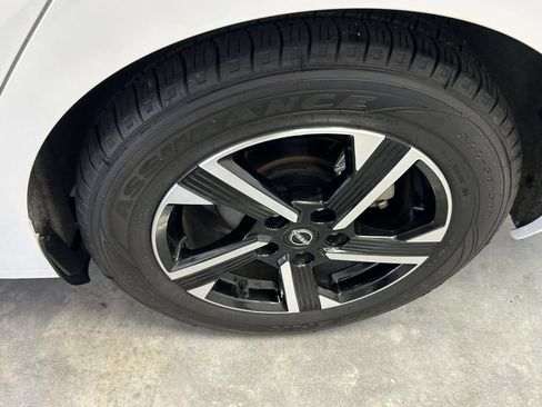 Used 2025 Nissan Sentra SV FWD image 9