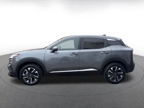 Used 2025 Nissan Kicks SV image 9