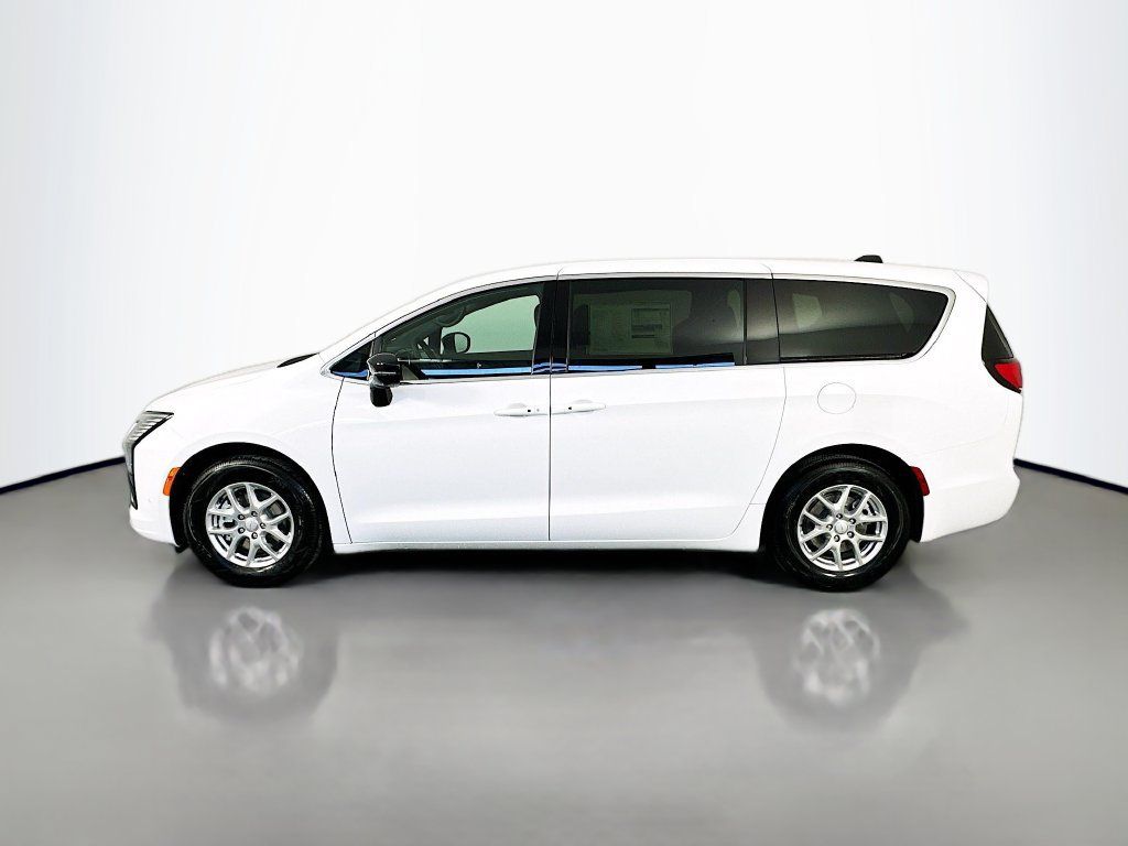 New 2027 Chrysler Pacifica Select FWD image 4