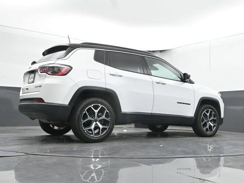 Used 2025 Jeep Compass Limited AWD/4WD image 39